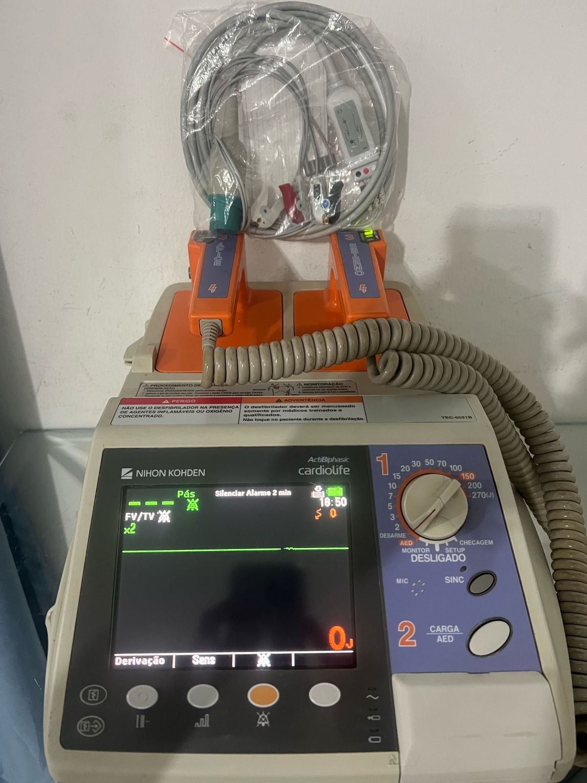 Cardioversor Nihon Kodhen Cardioline